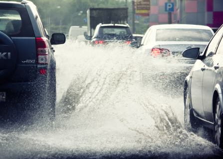 safe driving in the rain- UAE drivers- rain in UAE- car insurance- Gargash Insurance