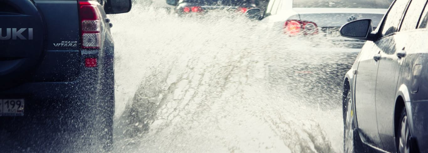 safe driving in the rain- UAE drivers- rain in UAE- car insurance- Gargash Insurance